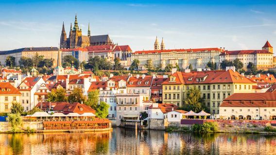 Vienna Hof Palace, Danube River, Town Hall Square, and Museum District 1-day tour[Chartered private charter]