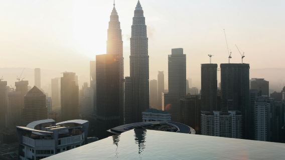 Lawatan Bandar Kuala Lumpur dengan Tiket Masuk Menara Berkembar & Batu Caves - Pilihan Lawatan Berkongsi atau Lawatan Peribadi