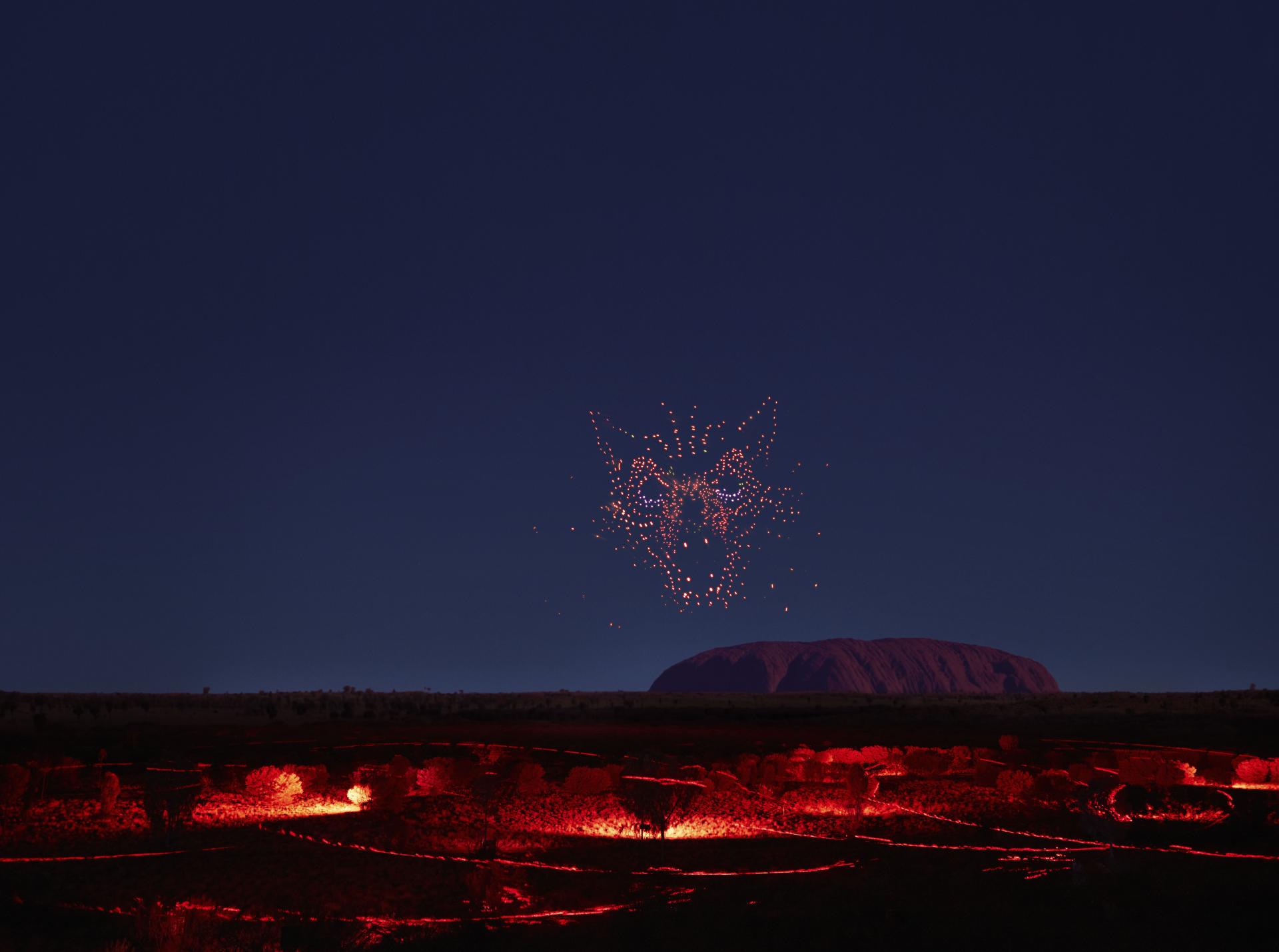 Pengalaman Pertunjukan Cahaya dan Suara Drone Uluru [Termasuk tiket masuk+ Antar-Jemput Hotel + Laya
