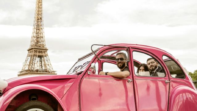 Paris: Private Tour in Pink Citroën 2CV