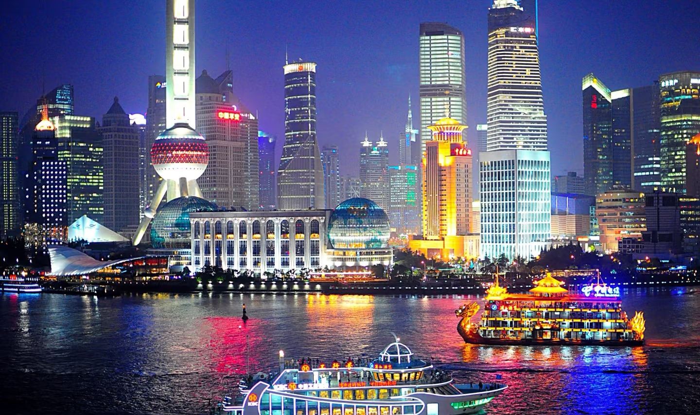 Night Essence Tour: Evening River Cruise with night Bund View and Tasting Several Shanghai Typical Dimsums .