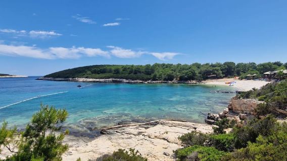 Escursione in barca da Hvar: Grotta Azzurra, Palmižana e isola di Vis