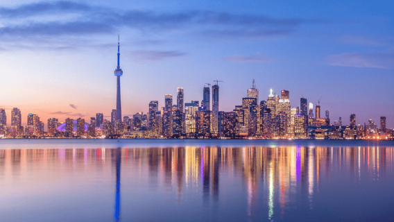 Toronto: Small Group Night Tour with Harbour Boat Cruise