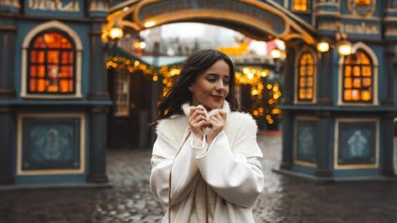 Penggambaran di Pasar Krismas Cologne bersama jurugambar tempatan