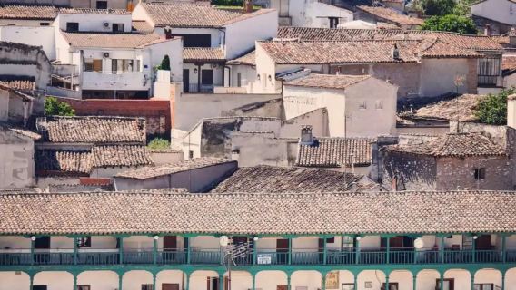 西班牙【10小時中文包車】馬德里-欽瓊古鎮&酒莊一日遊