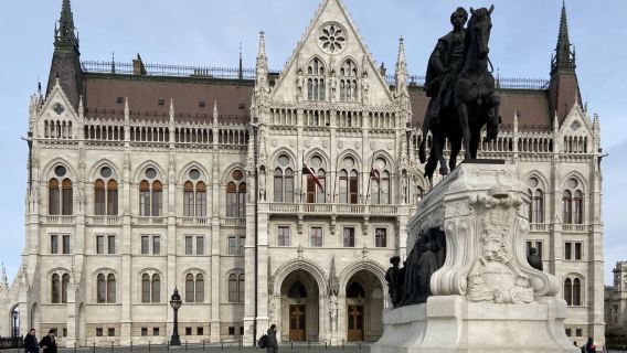 匈牙利布達佩斯國會大廈深度與多瑙河灣起點一日遊