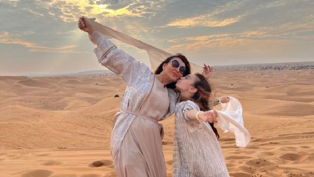 Dubai Desert Safari: 4x4 Red Dune & Sandboard Thrill