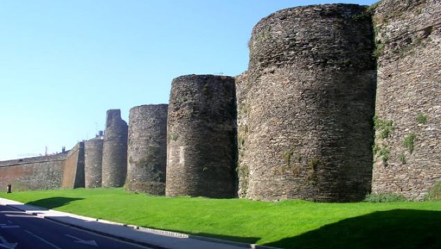 From A Coruna: Guided Day Trip to Lugo & As Catedrais Beach