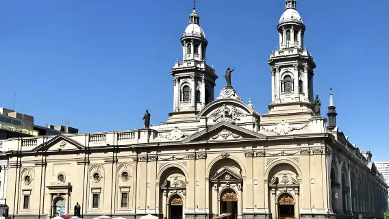 Tour di mezza giornata a Santiago del Cile: Cattedrale di Santiago e Museo Storico Nazionale