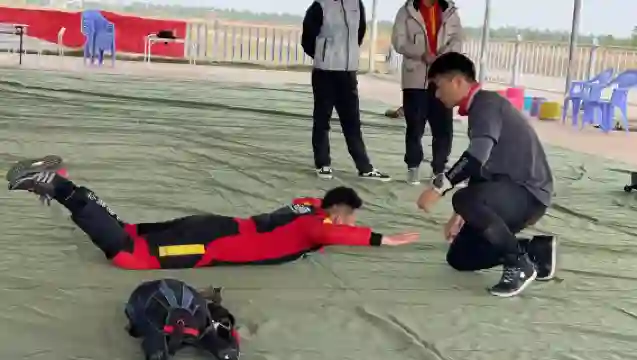 廣東鷹飛羅定陽江湖北荊門愛飛客海南三亞儋州雲南彌勒成都北京單人跳傘考證A證B證USPA跳傘執照培訓