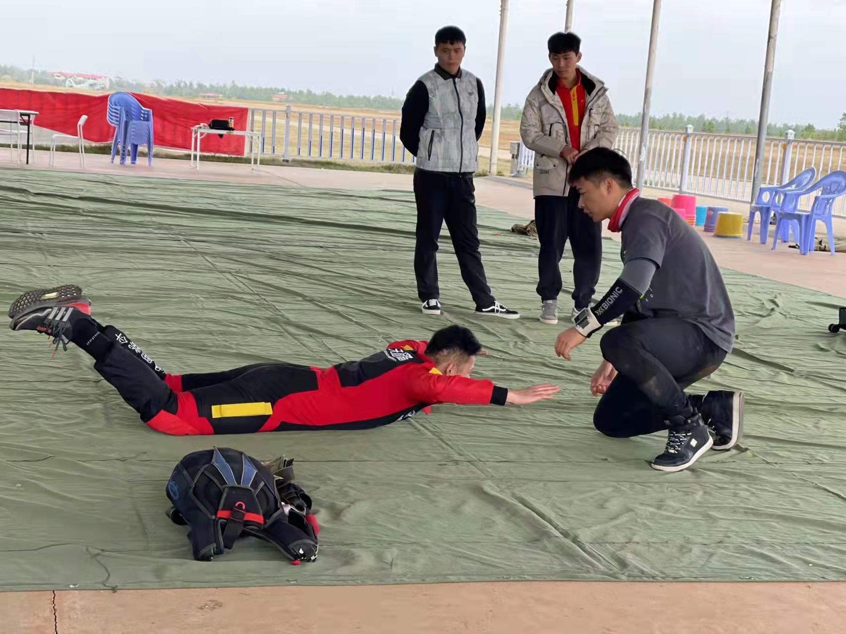廣東鷹飛羅定陽江湖北荊門愛飛客海南三亞儋州雲南彌勒成都北京單人跳傘考證A證B證USPA跳傘執照培訓