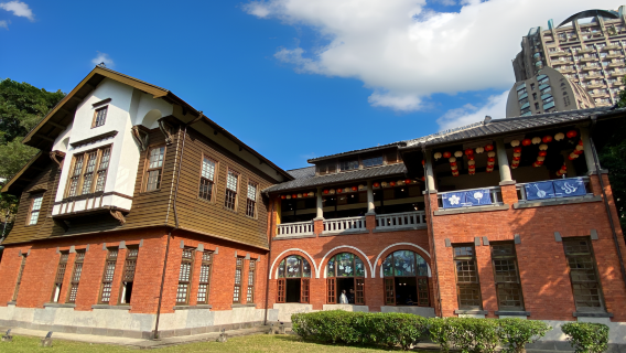 Tamsui Fisherman's Wharf, Fort San Domingo, Tamsui Old Street, and Beitou Thermal Valley day tour from Taipei