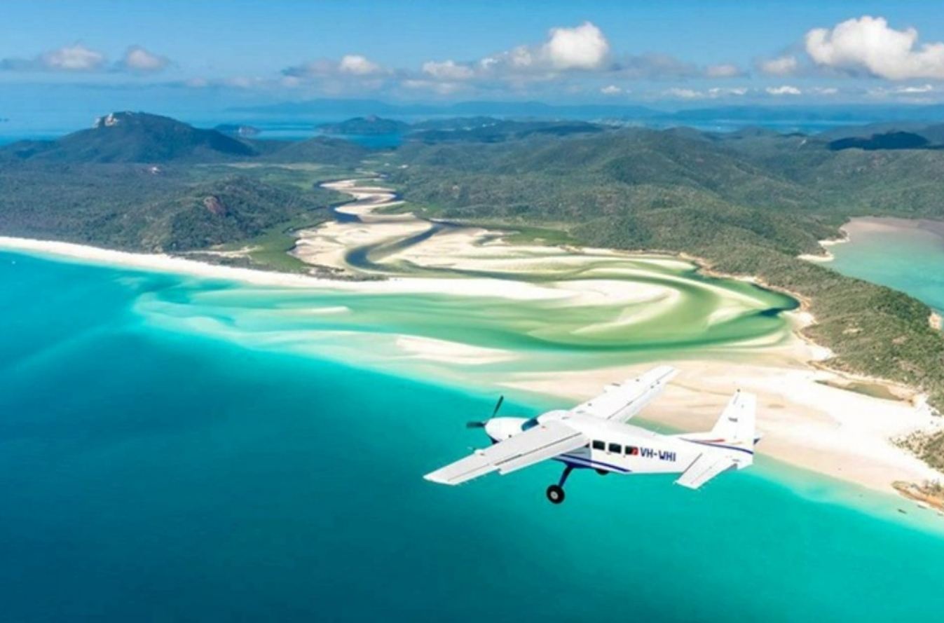 Penerbangan Pelancongan 1 Jam di Kepulauan Whitsunday & Pantai Pasir Putih Heaven (Pandangan Udara Terumbu Karang Berbentuk Hati + Pantai Pasir Putih Heaven + Berlepas dari Airlie Beach/Pulau Hamilton)