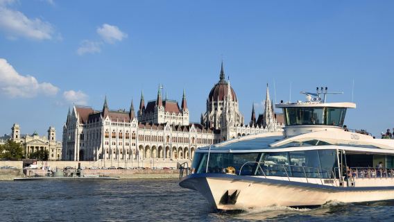Budapest: Daytime Sightseeing Boat Cruise