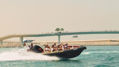 Dubai Attraction: The Black Boats Dubai Day Tours 5