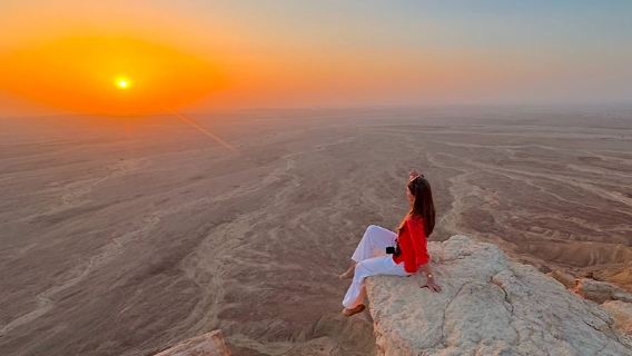 Riyadh Edge of the World 1-day tour with English guide for small groups of 6-7 people to watch the sunset