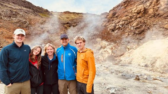 Randonnée au volcan Fagradalsfjall – Petit groupe avec guide local
