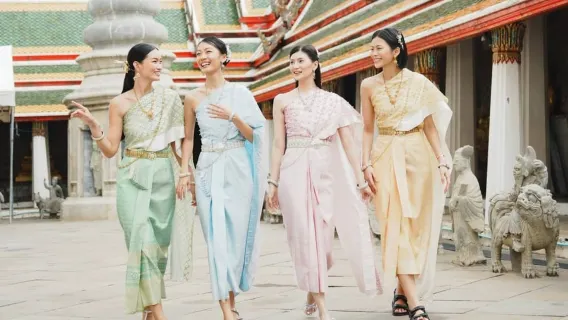 Photoshoot in Thai Costume