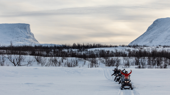 Abisko: Great Outback Snowmobile Tour with Lake Abiskojaure