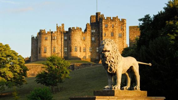 Alnwick Castle, Bamber Castle, and Scottish Borders 1-day tour|Check in at Hogwarts Prototype
