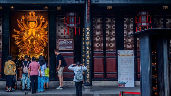 Private All-Inclusive-Tagestour durch die alten Straßen von Chengdu, einschließlich der wichtigsten Sehenswürdigkeiten der Stadt