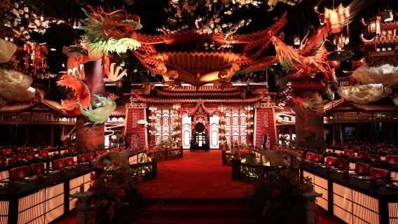 "Perjamuan Istana Chu-Han" di Wuhan, Hubei: Pesta kekaisaran yang memadukan kuliner kekaisaran, musik, dan tarian, menawarkan pengalaman sensorik ganda.