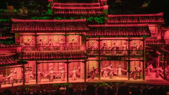福建武夷山印象大紅袍実景演出半日ツアー：千年の茶文化と民俗風情を体験
