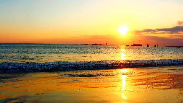 Lawatan sehari sewaan peribadi dalam bahasa Cina di selatan Bali [Tanah Lot - Tebing Cinta - Jalan Tebing - Jimbaran]