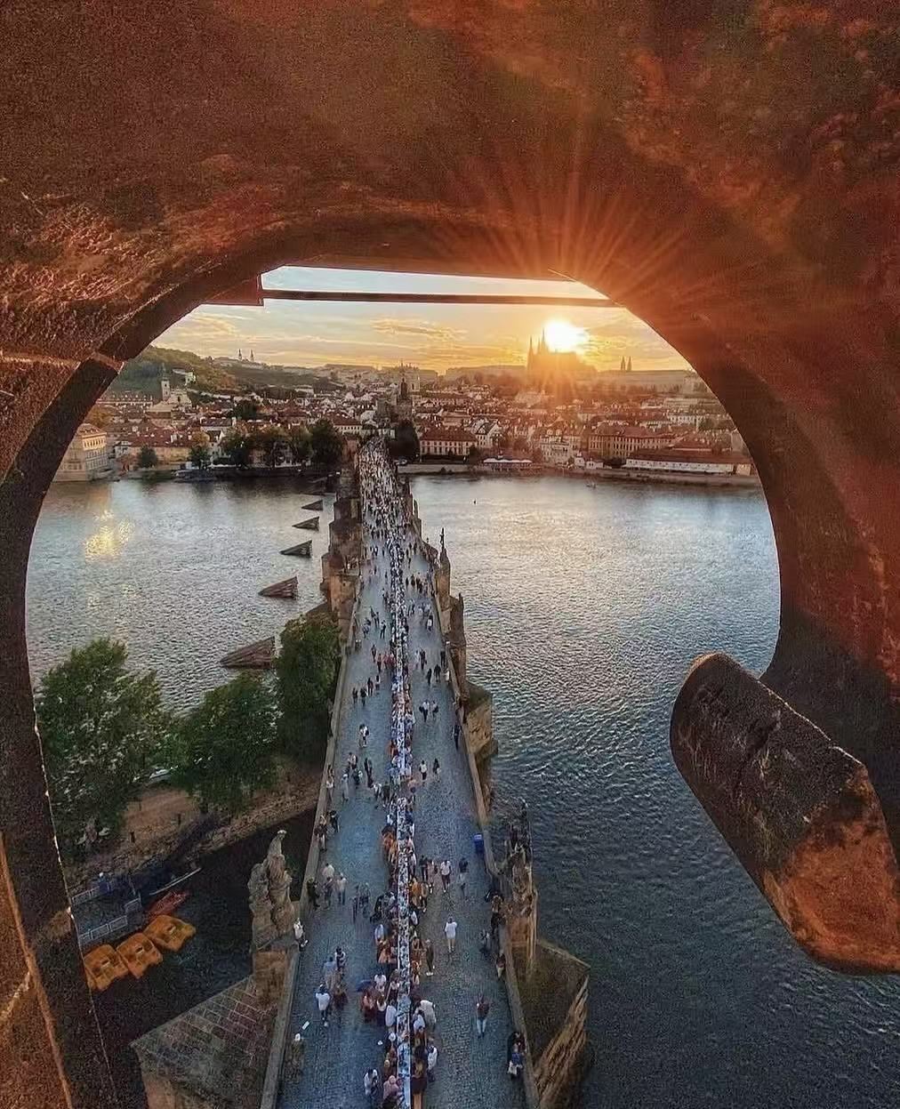 เทพนิยายฤดูหนาวแห่งโบฮีเมียในปราก สาธารณรัฐเช็ก | ปราสาท + จัตุรัส + ทัวร์วันเหมารถในเมืองน้ำร้อน