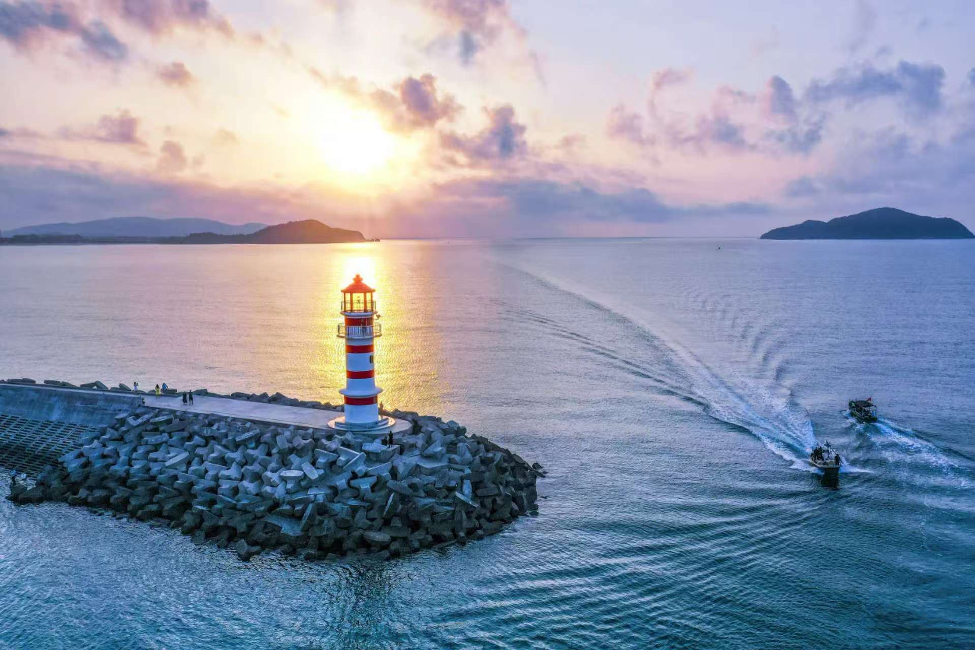 Wanning Shen Zhou Peninsula + Shimei Bay + Riyue Bay + Desabali + Xinglong Tropical Botanical Garden 1-day tour