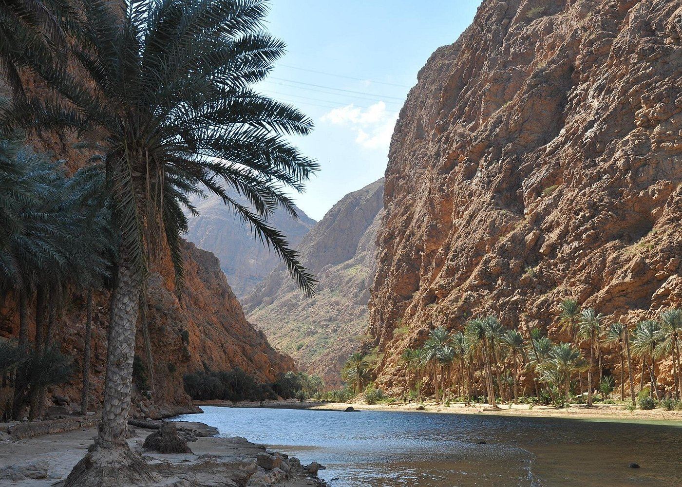 Tagesausflug zum Wadi Shab und zur Bimmah Sinkhole in Muscat, Oman