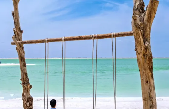 敦煌出發格爾木散團深度暢玩大柴旦翡翠湖-察爾汗鹽湖帶無人機