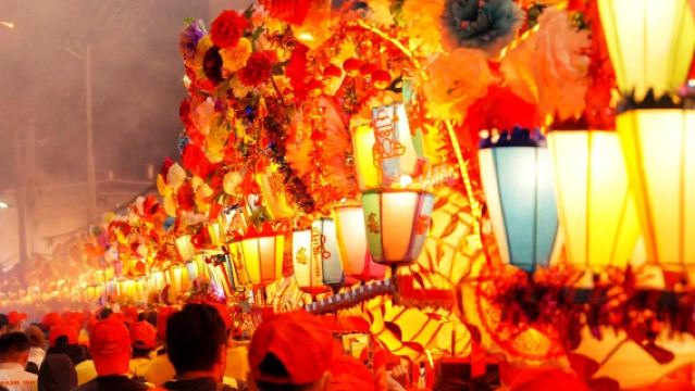 Lawatan sehari 9 jam dengan sewaan peribadi dari Longyan|Jelajahi tarikan pelancongan Nanjing Tulou Tianluokeng + Bandar Lama Yunshuiyao