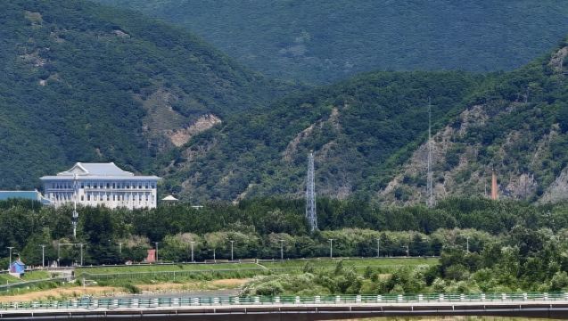 Lawatan Sehari Eksklusif 2-6 Orang Yanji - Pelabuhan Tumen + Gunung Riguang + Sempadan China-Korea Utara