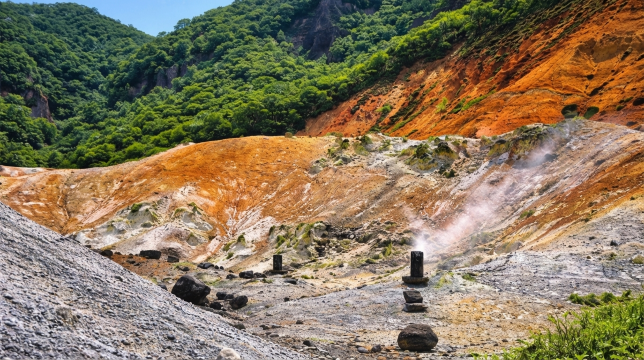 Lake Toya & Noboribetsu Hell Valley Day Tour