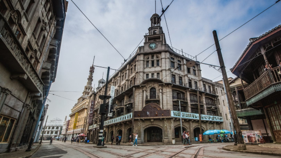Shanghai One-Day Tour: Film Park, Oriental Pearl Tower, Huangpu River / English-Speaking Guide
