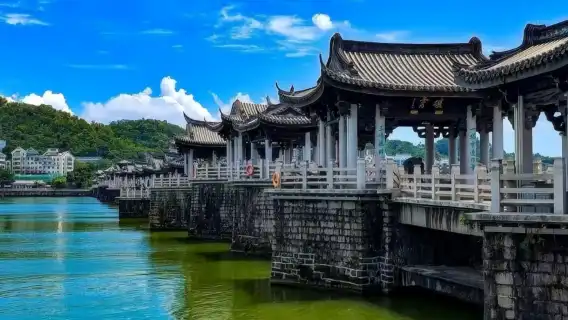 千年の古城＆無形文化遺産の饗宴】潮州古城＋甲第巷＋牌坊＋広済橋