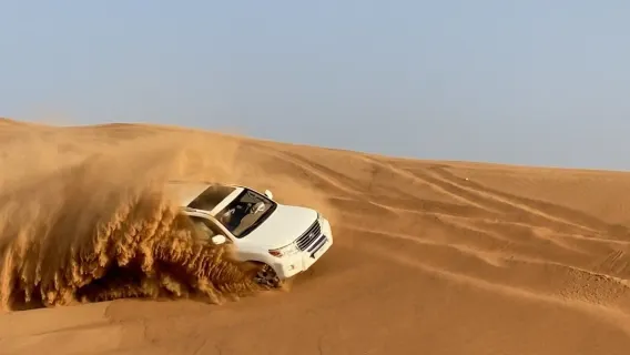 Safari premium dans le désert à Dubaï avec dîner buffet VIP et balade à dos de chameau