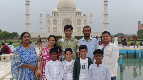Kohteesta Delhi: saman päivän kierros Taj Mahal, Agra Fort ja Fatehpur Sikri -kohteineen sekä siirto Jaipuriin