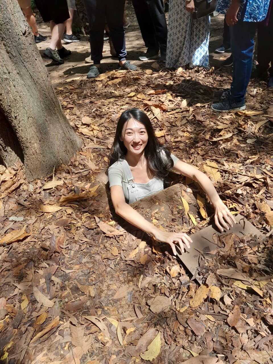 Small group tours available in both Chinese and English, Ho Chi Minh City Cu Chi Tunnel half-day tour with free pickup in Pham Ngu Lao area.