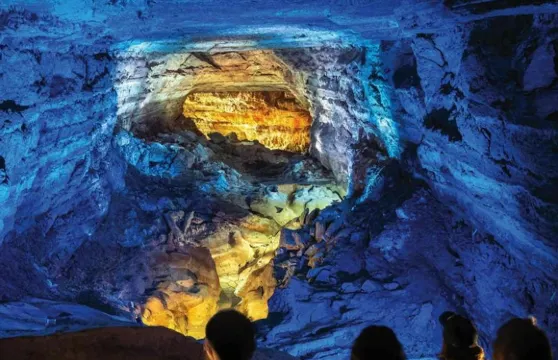 自然橋岩洞：隱世奇觀之旅