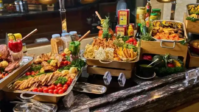 澳門回力酒店自助餐（可選午餐或晚餐）