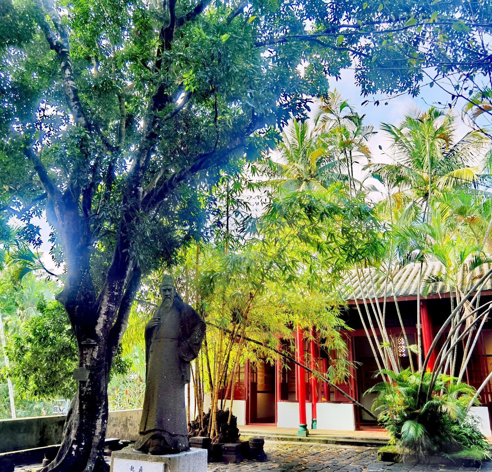 Hainan & Haikou|Multilingual guide|Translation|City Walk| Professional local guide |attraction live guide|Private charter day tour|Welcome to contact customer support