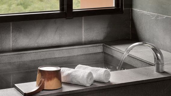 Vé tắm suối nước nóng cho 2 người tại khách sạn Four Points by Sheraton Nghi Lan Giao Tây + tặng kem Häagen-Dazs (không phụ phí ngày lễ)