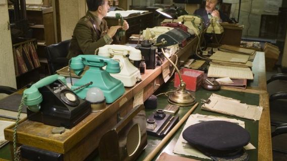 自然博物館+邱吉爾辦公室+中國城一日遊