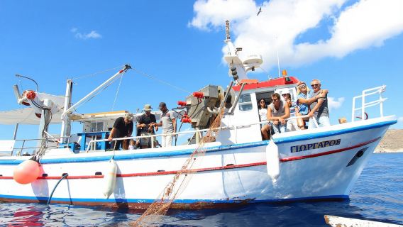 Santorini Sunset Fishing Trip (10-person Group + Snorkeling + Equipment + Dinner)