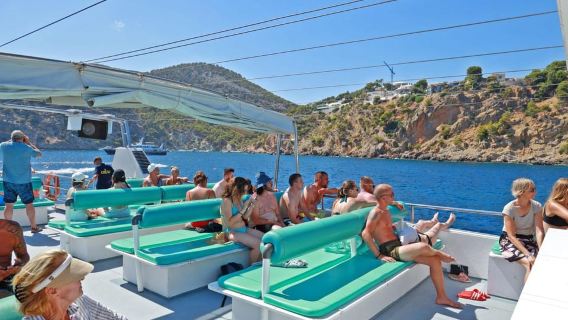 Maiorca: tour in catamarano di 2 ore lungo la costa e alle isole Malgrat