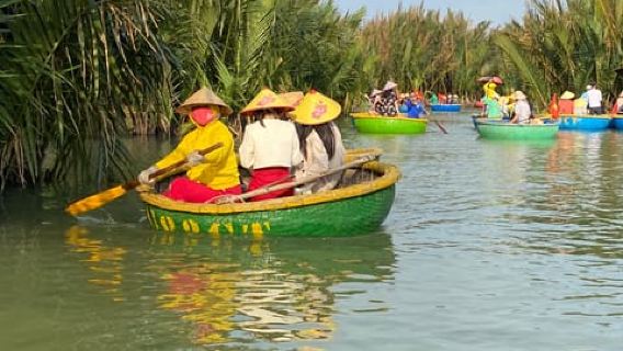 Excursion en bateau-panier à la découverte de Hoi An avec la population locale