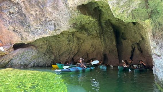 Las Vegas: Tour chèo thuyền kayak đến Hang Ngọc Lục Bảo từ Bãi biển Willow