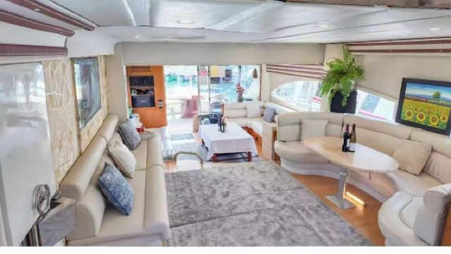 【香港遊艇包船】香港維港78英尺意大利Azimut豪華進口遊艇包船/夜遊維港/出海暢玩/離島遊玩/送水果飲料暢飲